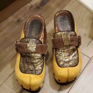 Yellow,  bronze and brown mules